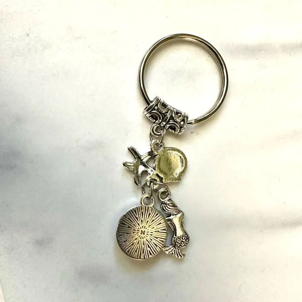 Mermaid charm keychain - Picture 3 of 8